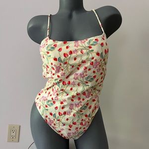 VICTORIAS SECRET strawberry print one piece stewpot swimsuit